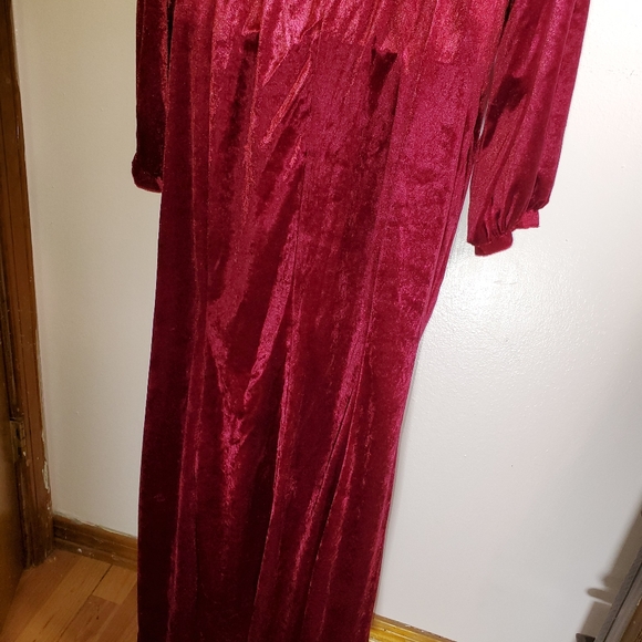 Black and Burgundy Velvet Dress NWOT - Picture 9 of 9